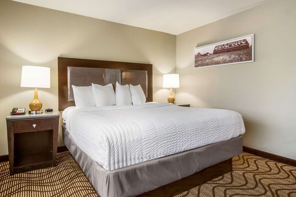 District 3 Hotel, Ascend Hotel Collection Chattanooga Room photo
